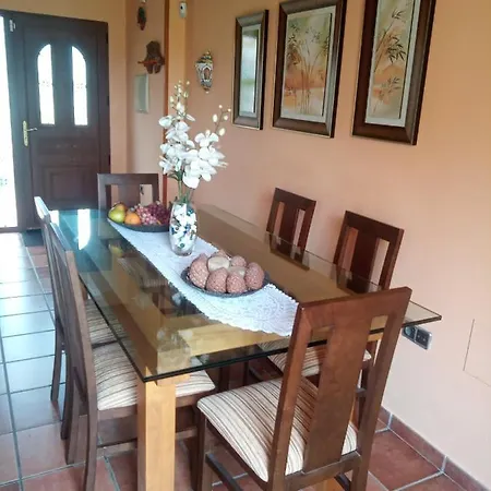 Casa Con Jardin En Primera Linea De Playa Holiday home O Grove
