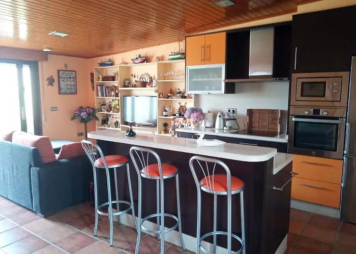 Casa Con Jardin En Primera Linea De Playa O Grove