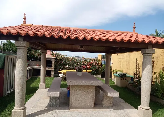 Casa Con Jardin En Primera Linea De Playa O Grove