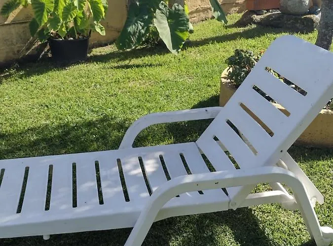 Casa Con Jardin En Primera Linea De Playa * O Grove